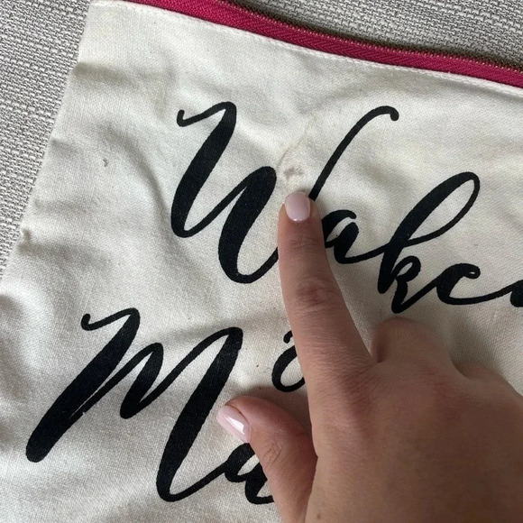 *NEVER USED* Makeup Bag, Hair Ties, Shine Control Powder, and Highlighter Bundle - Picture 10 of 11